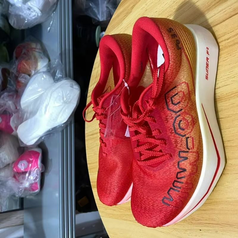 Sepatu Lari Merek Mewah untuk  - Men Shoes Red Bottom ulasan dan harga